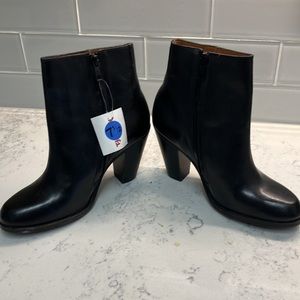 Frye Booties Black NWT Heeled Boots GORGEOUS sz 7.5 B